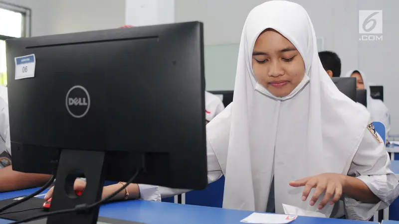 Hari Pertama Siswa SMA Tempuh UNBK