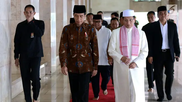 Bersama Imam Besar Masjid Istiqlal, Jokowi Tunaikan Salat Jumat