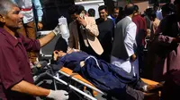 Korban ledakan bom di jalanan Afghanistan. (AFP)