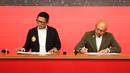 Direktur Persija Jakarta, Mohamad Prapanca (kiri) dan CEO Trengganu FC, Tuan Sheikh Farouk resmi menandatangani MoU kerja sama antara Persija Jakarta dan Trengganu FC yang bertempat di Kantor Persija, Jakarta, pada Jumat (28/11/2025).