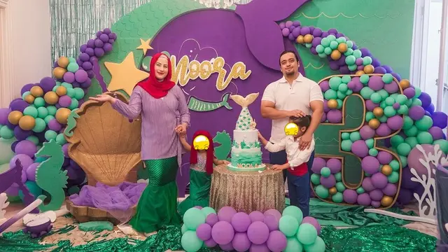 6 Potret Tasyi Athasyia bareng Suami dan Anak, Kompak Pakai Busana Bertema Unik