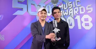 Payung Teduh berhasil jadi pemenang kategori lagu paling ngetop di acara SCTV Music Awards 2018