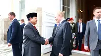 Menteri Pertahanan (Menhan) RI Prabowo Subianto saat bertemu Presiden Vladimir Putin di Moskow, Rabu 31 Juli 2024, pada Rabu (31/7/2024). (Dok. Istimewa)