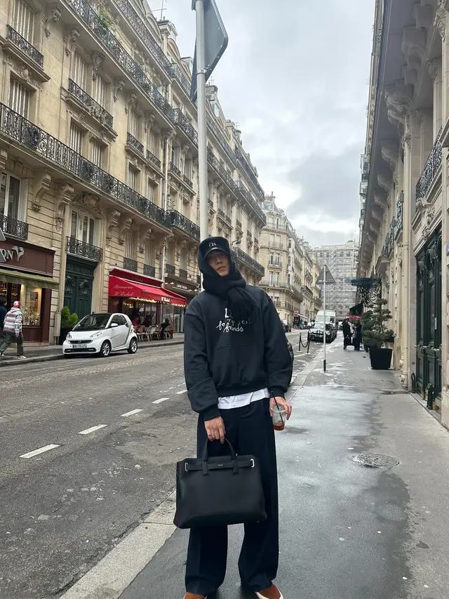 Selebritis Menggunakan Dior Normandie Tote bag
