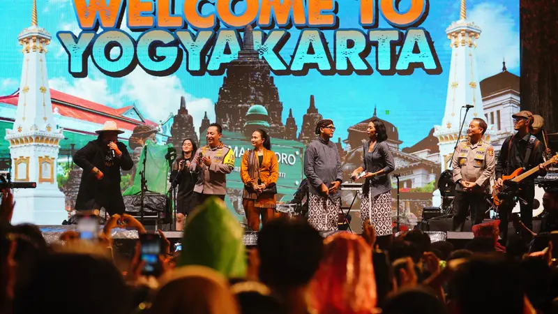 Kapolri Jenderal Listyo Sigit Prabowo saat menghadiri acara bertajuk Jogja Asik yang diselenggarakan di Yogyakarta, Jumat (19/1/2024).