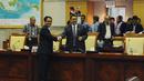 Wakil Ketua DPR Fadli Zon (kanan) mengucapkan selamat kepada Ketua Komisi I terpilih Mahfudz Siddiq, Jakarta, Rabu (29/10/2014) (Liputan6.com/Andrian M Tunay) 