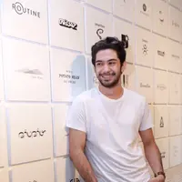 Lelaki yang dinobatkan sebagai Pemeran Pendukung Pria Terbaik FFI lewat film Perempuan Berkalung Sorban itu mengaku teater merupakan awal kecintaannya pada dunia akting. (Galih W. Satria/Bintang.com)