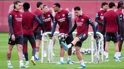 Pertandingan ini menjadi sangat penting bagi kedua tim yang memiliki ambisi besar untuk meraih trofi Liga Champions. (John Walton/PA via AP)