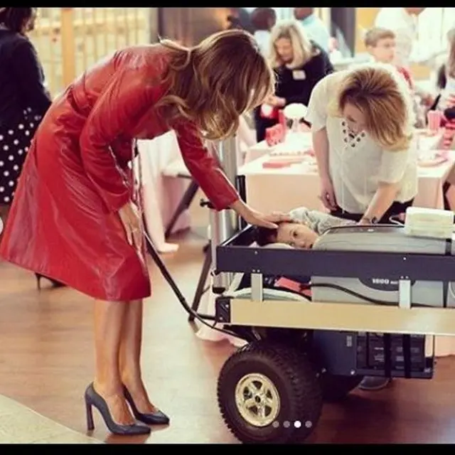Melania Trump Berkujung ke Rumah Sakit Anak Saat Valentine