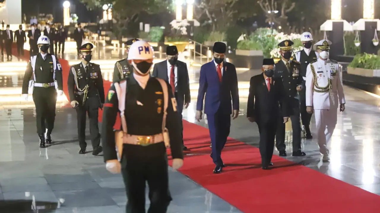 Presiden Joko Widodo memimpin apel kehormatan