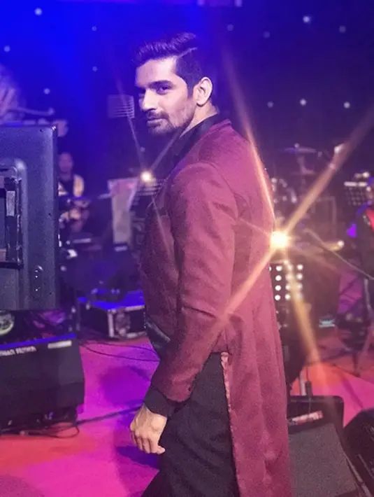 Vishal merupakan aktor asal India yang lahir di Bathinda, Punjab, India, 7 September 1985. Membintangi serial Gopi yang tayang di salah satu stasiun televisi swasta dan juga tampil di acara Pesbukers. (Instagram/vishal.singh786)