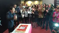 Kue ulang tahun Direktur Utama Bursa Efek Indonesia Tito Sulistio. (Achmad/Liputan6.com)