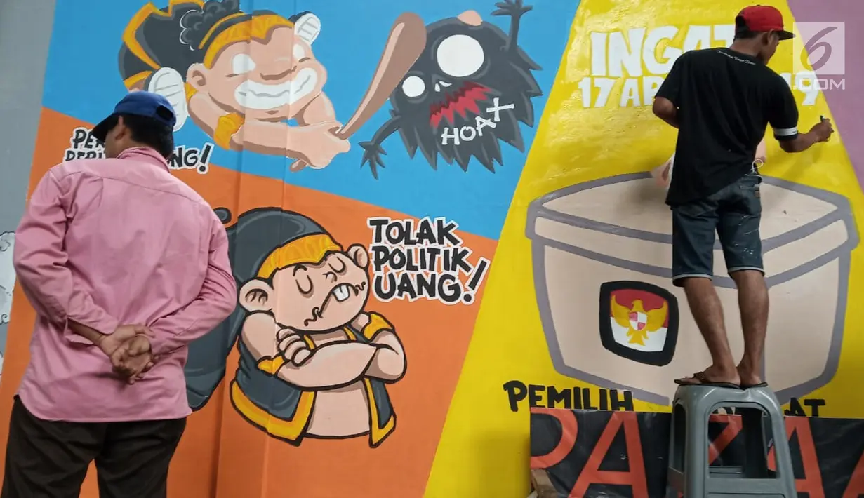 Seorang pria menyelesaikan pembuatan lukisan mural di Kawasan TBRS Semarang, Minggu, (3/3). Acara yang diadakan oleh KPU Jateng ini adalah sosialisasi ajakan mencoblos pemilu saat april mendatang. (Liputan6.com/Gholib)