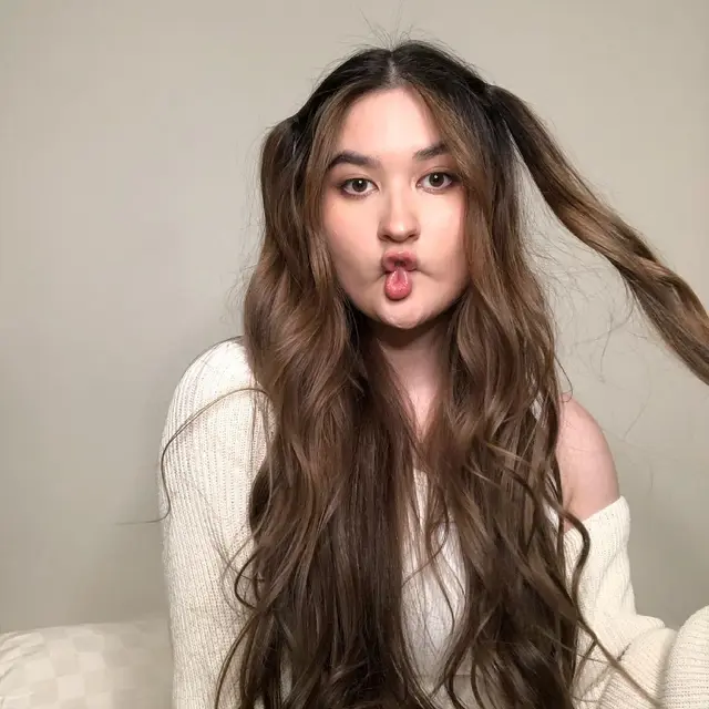 7 Potret Terbaru Stephanie Poetri dengan Warna Rambut Baru, Makin Menawan