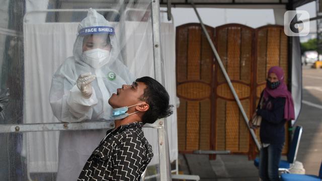 FOTO: Di Terminal Pulogebang, Tiga Orang Terkonfirmasi Positif COVID-19