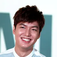 Segala tingkah pola idola selalu menjadi sorotan para penggemarnya, begitupun yang terjadi pada aktor Lee Min Ho. (Bintang/EPA)