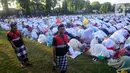 Pelaksaaan ibadah Sholat Idul Fitri 1444 H di Pulau Bali berjalan lancar dengan melibatkan unsur TNI/POLRI dan pecalang. (merdeka.com/Arie Basuki)