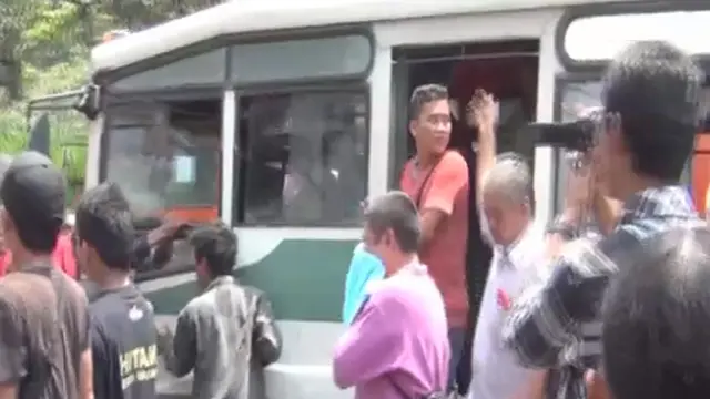 Unjuk Rasa Sopir Metromini Ricuh Depan Balaikota