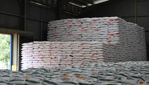 Stok beras di gudang BULOG yang siap didistribusikan ke seluruh Indonesia. (sumber: BULOG)