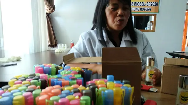 Komunitas di Kendari, mengembangkan serum penangkal virus termasuk Corona Covid-19, Minggu (29/3/2020).(Liputan6.com/Ahmad Akbar Fua)