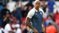 Pelatih Prancis, Thierry Henry, difoto sebelum pertandingan final medali emas sepak bola putra antara Prancis dan Spanyol selama Olimpiade Paris 2024 di Parc des Princes di Paris pada 9 Agustus 2024. (Franck FIFE /AFP)