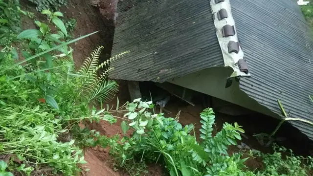 Longsor di Desa Malabar, Wanareja, Cilacap, menyebabkan tembok roboh dan menimpa bayi berusia 6 bulan. (Foto: Liputan6.com/BPBD Cilacap/Muhamad Ridlo)