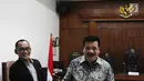 Kedua kuasa hukum penggungat dan tergugat usai menghadiri sidang dugaan kasus intervensi terkait 250 motor BMW saat Asian Games 2018 di Pengadilan Tata Usaha Negara (PTUN) Jakarta, Rabu (16/1). (Liputan6.com/Herman Zakharia)