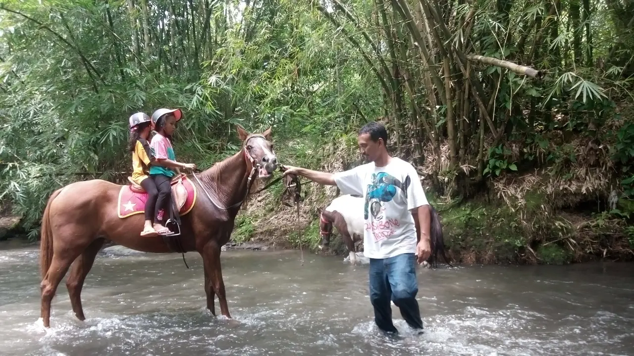Wisata Susur Kampung dan Sungai Pagi Hari dengan Dewi Merapi