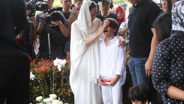 potret haru BCL dan Noah di pemakaman Ashraf