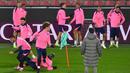 Performa Los Rojiblancos di fase League Liga Champions 2024/2025 belum cukup konsisten, bahkan mereka sudah mengalami dua kali kekalahan. (Michal Cizek/AFP)