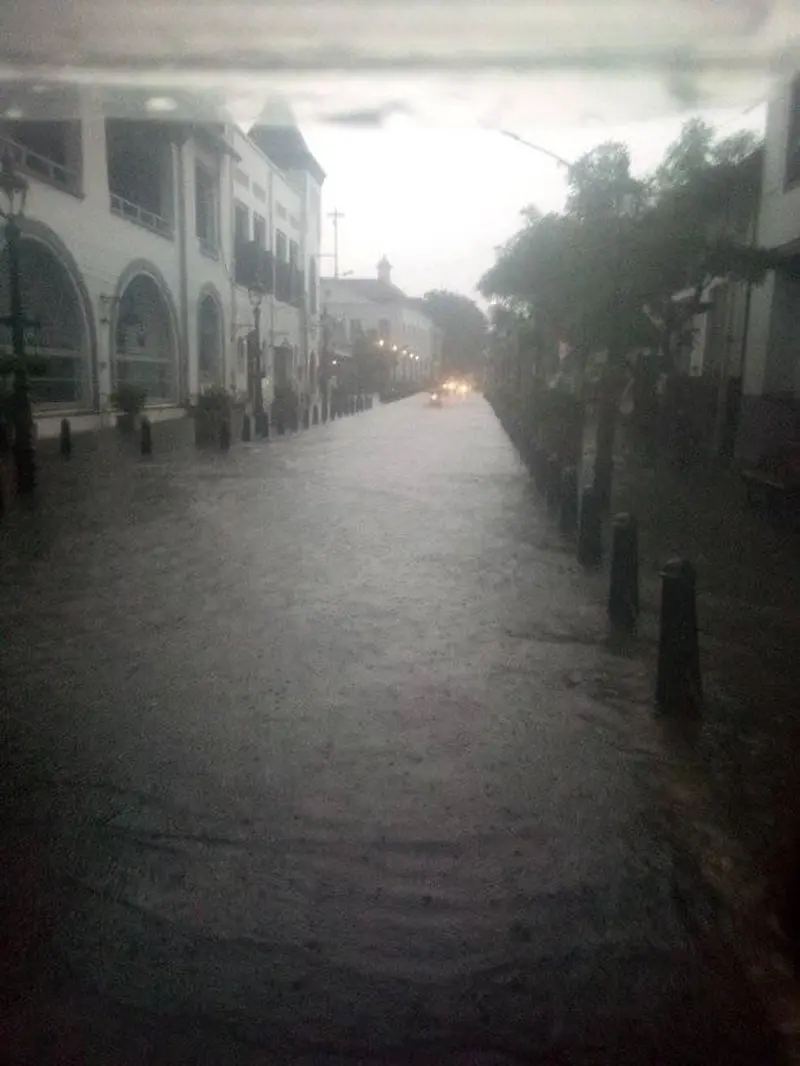 6 Potret Terkini Jalan di Semarang, Banjir di Momen Jateng 2 Hari di Rumah