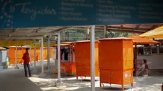 Sejumlah kios telah disiapkan Pemprov DKI di Food & Culture Park Lenggang Jakarta, Lapangan parkir IRTI Monas, Jakarta, Kamis (14/5/2015). Rencananya Gubernur Basuki akan meresmikan tempat tersebut awal Juni. (Liputan6.com/Faizal Fanani)