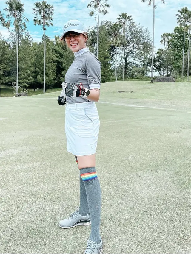 Fashion Dita Fakhrana Tampil Sporty