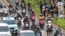 Jika aturan ganjil genap untuk roda dua atau motor resmi diterapkan, pemerintah akan memberikan perlakuan yang spesial untuk jenis kendaraan listrik. (Liputan6.com/Angga Yuniar)
