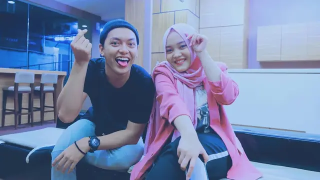 Mulai Go Public, Ini 6 Momen Manis Putri Delina dan Kekasih