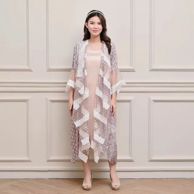 6 Model Dress Brokat Cantik untuk Berbagai Urusan