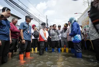 Gubernur DKI Jakarta Pramono Anung, meninjau warga terdampak banjir yang mengungsi di Masjid Jami Baitul Rahmat, Kelurahan Rawa Buaya, Kecamatan Cengkareng. (Dok. Istimewa)