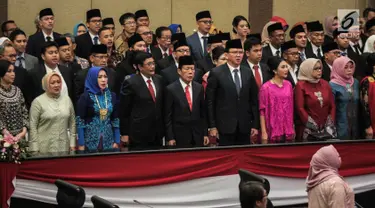 Mantan Gubernur DKI Jakarta, Basuki Tjahaja Purnama atau Ahok bersama Sutiyoso dan Djarot Saiful Hidayat menghadiri pengukuhan anggota DPRD DKI p2019-2024 di gedung DPRD DKI Jakarta, Senin (26/8/2019). Sebanyak 106 anggota DPRD DKI terpilih 2019-2024 dilantik hari ini. (Liputan6.com/Faizal Fanani)