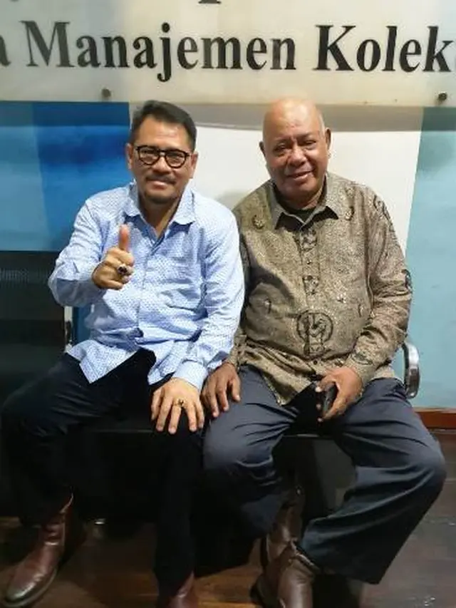 Ketua Umum LMK KCI, Dharma Oratmangun dan Enteng Tanamal