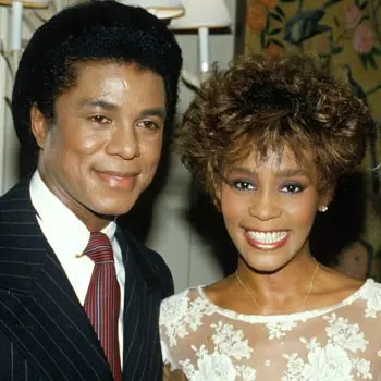 Sebelum menjalin hubungan dengan Michael, Whitney terlebih dahulu berhubungan dengan adik Michael selama 1 tahun