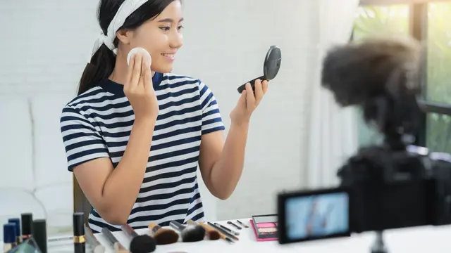 5 Kesalahan yang Bikin Makeup Flashback Saat di Foto - 1