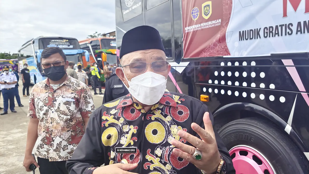 Wali Kota Depok, Mohammad Idris saat meninjau pemudik