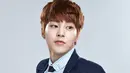 Dan yang lebih mengejutkan adalah Xiumin punya hobi bersih-bersih. Xiumin memang punya gaya hidup yang bersih, mulai dari mebersihkan kamar hingga baju kotor. (Foto: Soompi.com)