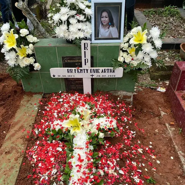 Mendiang Ovie Artha (https://www.instagram.com/p/CFtpPIkl46K/)