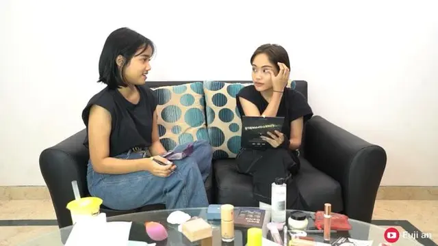 Disebut Kembar, Ini 6 Momen Pertemuan Fuji dan Jeje Gadis Viral di TikTok
