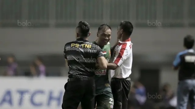 PS TNI, Mitra Kukar, Liga 1 2017, Bola.com, Stadion Pakansari