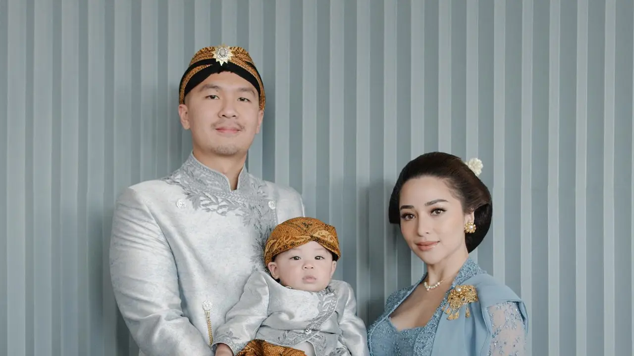 Nikita Willy menggelar acara adat Tedak Sinten untuk Baby Izz