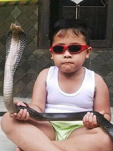 10 Aksi Kocak Anak-anak ini Bikin Kangen Masa Kecil