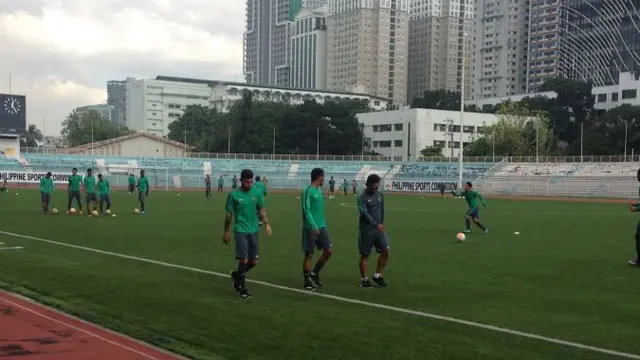 Dua pemain Timnas Indonesia, Stefano Lilipaly dan Rizky Pora