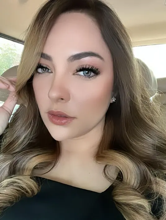 Reisa Broto Asmoro memang selalu mencuri perhatian publik sejak kemunculannya menjadi dokter sekaligus host di salah satu acara telivisi swasta.